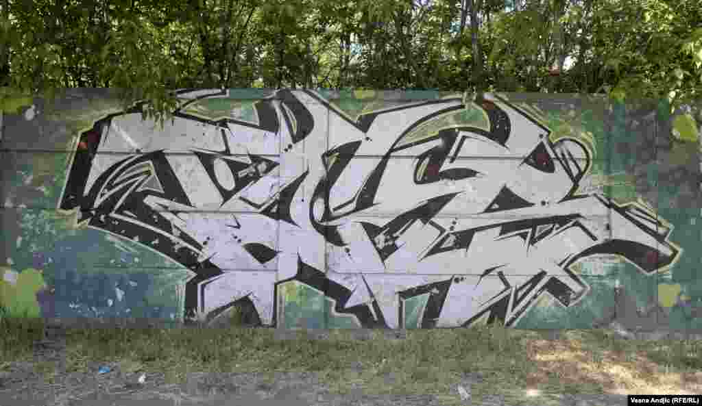 Grafit preko puta čuvenog Kineskog centra u Novom Beogradu  