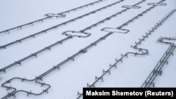 Gasovode u postrojenju za preradu gasa, kojim upravlja kompanija Gasprom, na gasnom polju Bovanenkovo na arktičkom poluostrvu Jamal, Rusija, 21. maja 2019.