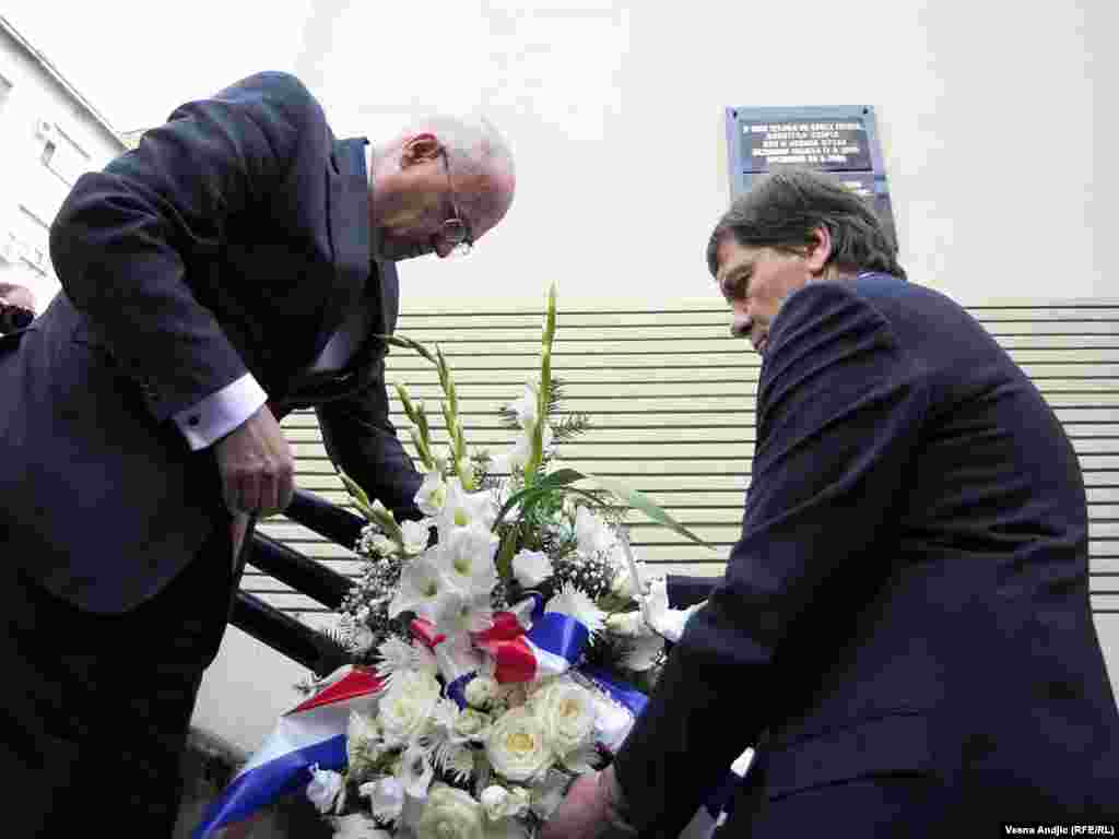 Na Obilićevom vencu otkrivena je spomen-ploča francuskom državljaninu Brce Tatonu, kojeg je u centru Beograda pretukla grupa navijača Partizana, (septembar 2009-e), a on je 12 dana kasnije preminuo. Prisutni su bili i gradonačelnik Beograda, Dragan Đilas, francuski ambasador, Jean Francois Terral, te predsednik Skupštine grada Aleksandar Antić, 17.09.2010. Foto: Vesna Anđić