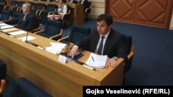 Nebojša Vukanović iz SDS-a predložio je Deklaraciju o položaju srpskog naroda u Crnoj Gori o kojoj treba da glasa Narodna skupština RS
