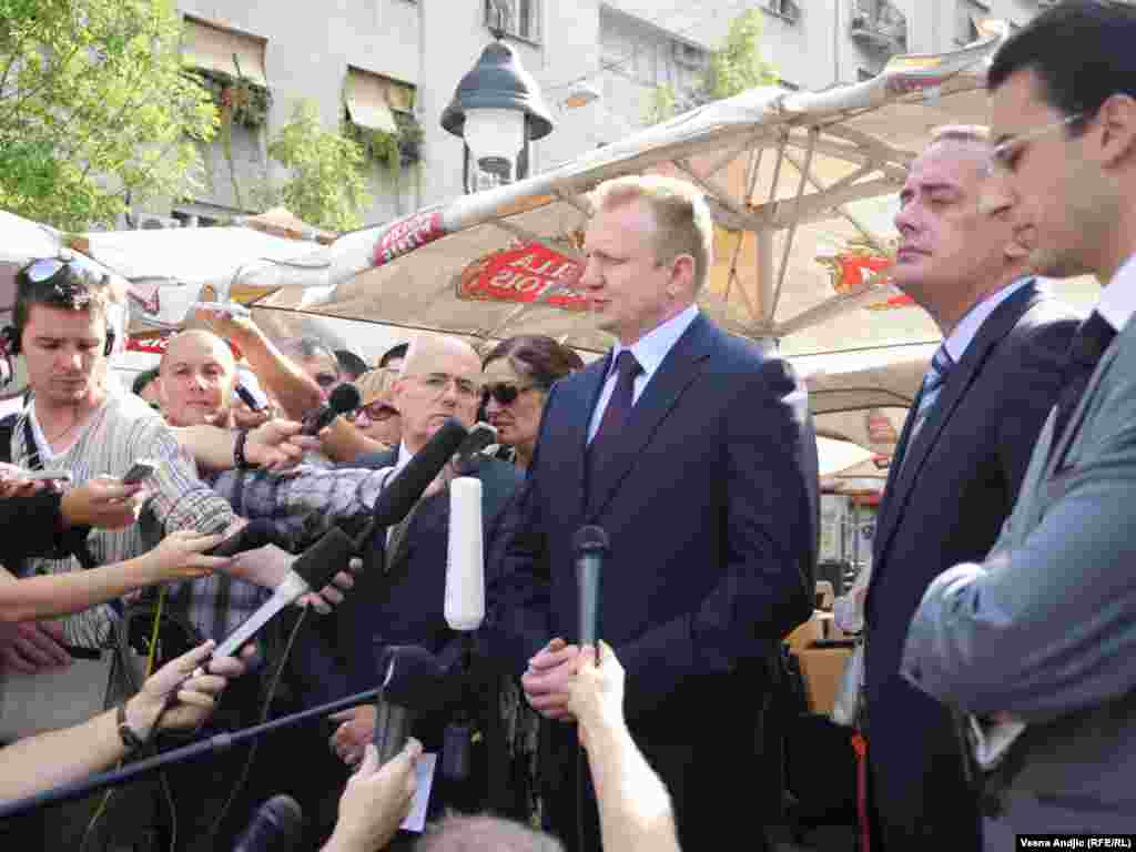 Na Obilićevom vencu otkrivena je spomen-ploča francuskom državljaninu Brce Tatonu, kojeg je u centru Beograda pretukla grupa navijača Partizana, (septembar 2009-e), a on je 12 dana kasnije preminuo. Prisutni su bili i gradonačelnik Beograda, Dragan Đilas, francuski ambasador, Jean Francois Terral, te predsednik Skupštine grada Aleksandar Antić, 17.09.2010. Foto: Vesna Anđić