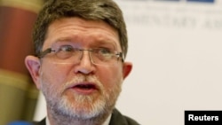 Tonino Picula: Mnogi stručnjaci i analitičari govore da je u ovom trenutku na Zapadnom Balkanu možda otvoreno nekih desetak ili 15 različitih bilateralnih sporova (mart 2012.)