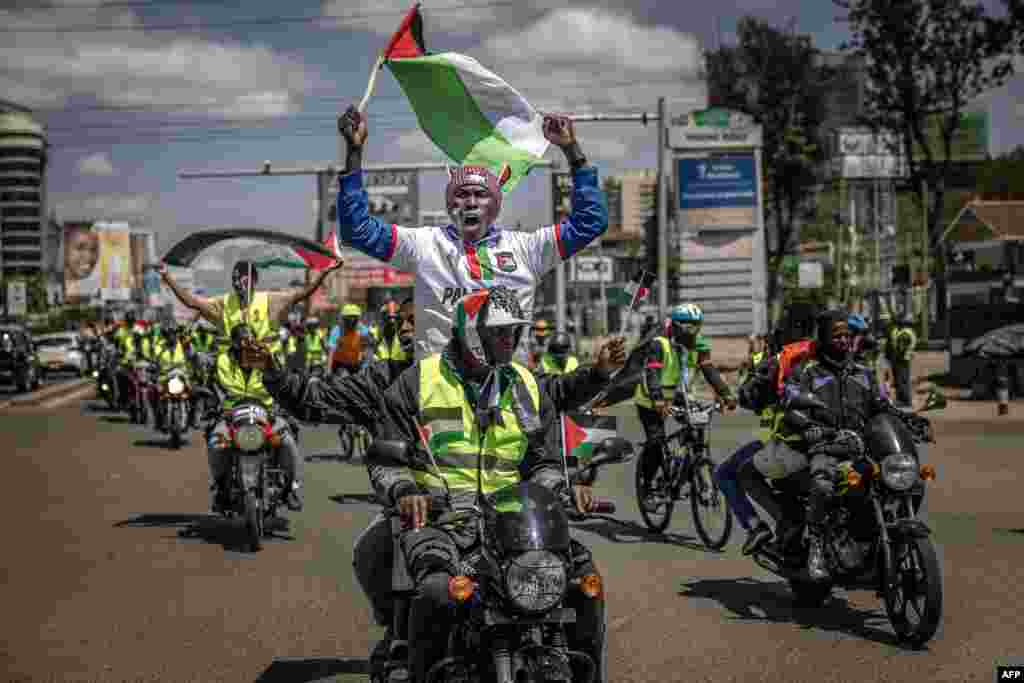 Motociklisti skandiraju slogane i mašu palestinskim zastavama tokom Vožnje solidarnosti s Gazom, okupljanja bajkera i aktivista u znak podrške Palestincima, u Najrobiju, Kenija, 24. avgusta 2025.