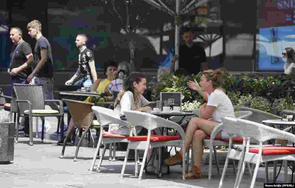 Globalni okvir za međunarodnu saradnju u borbi protiv klimatskih promena je Pariski sporazum koji su pre šest godina potpisale sve zemlje sveta. Cilj je da se planetarno povećanje prosečne temperature zadrži ispod dva stepena Celzijusa u odnosu na preindustrijski period, najpre redukcijama emisije gasova staklene bašte.