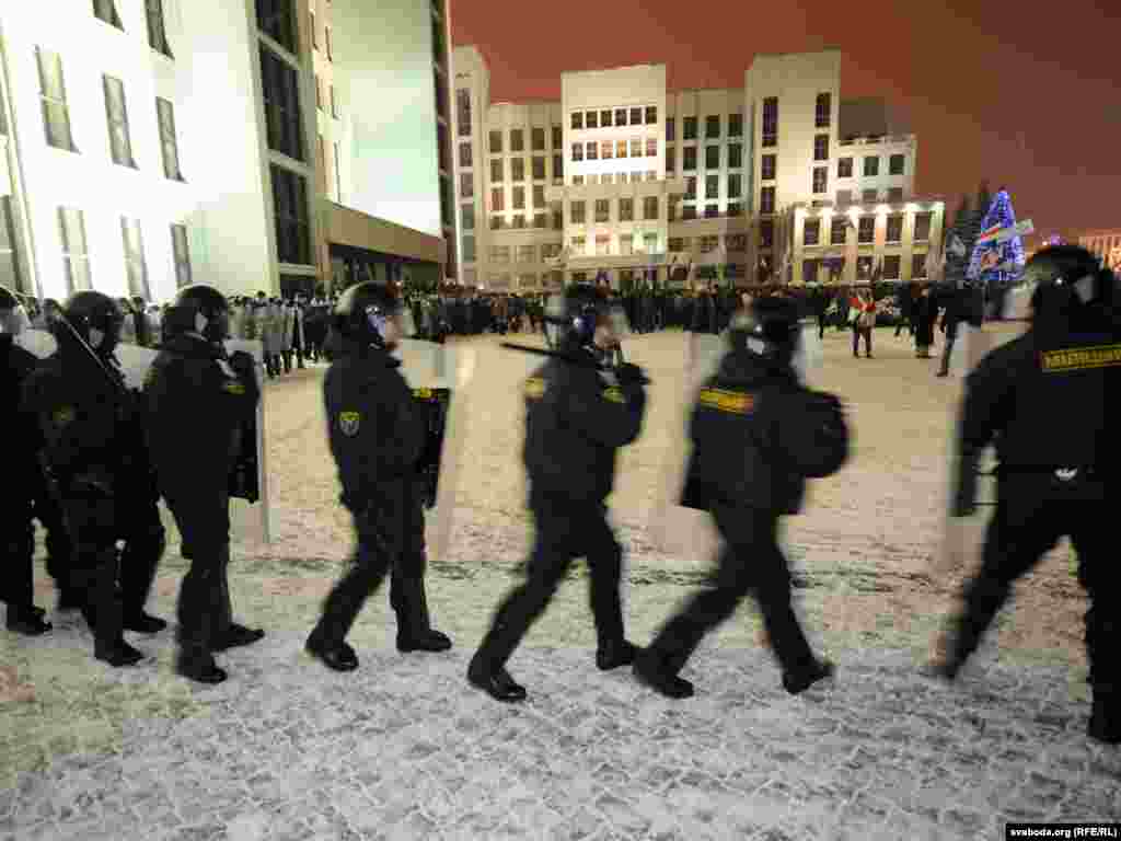 У Мінську в день виборів президента Білорусі відбулися сутички опозиції і правоохоронців