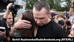 Украинский режиссер Олег Сенцов после обмена заключенным между Россией и Украиной