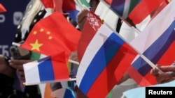 Флаги стран-участниц на церемонии в Москве, стартовавшей отсчет ста дней до финала конкурса "Интервидение"