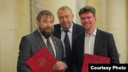 Премия имени Лебедева РАН 2015 года. Сергей Абрамов, президент РАН Владимир Фортов, Всеволод Опанасенко