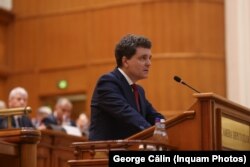 Preşedintele Nicuşor Dan ține un discurs în plenul comun al Senatului și Camerei Deputaților, după depunerea jurământului de președinte, 26 mai 2025.