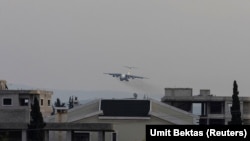 Взлёт самолёта с российской базы в Латакии, архивное фото