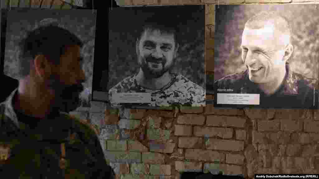 Фотопортреты и истории героев проекта собраны в книгу «Если бы не война», которую волонтеры представили на фотовыставке