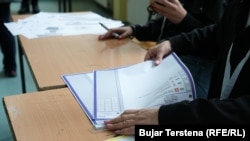 Glasanje na lokalnim izborima u Zvečanu na severu Kosova, 12. oktobar 2025.