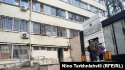 დევნილთა სააგენტოს მოქალაქეთა მისაღები, ადგილი, სადაც ზამირ კვეკვესკირმა თავი დაიწვა