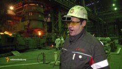 Зарплата маріупольських металургів зменшилася у два рази Зарплата маріупольських металургів зменшилася у два рази