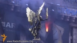 Майдан пережив ніч під вогнем Майдан пережив ніч під вогнем