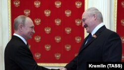 Predsednici Rusije i Belorusije, Vladimir Putin i Aleksandar Lukašenka, tokom susreta u Moskvi 24. juna 2020.