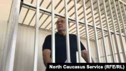 Правозащитник Оюб Титиев – один из тех, кто внесен "Мемориалом" в список политзаключенных