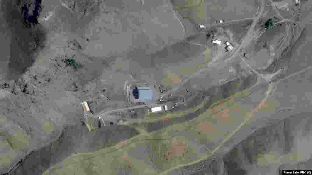 Zgrade na lokaciji Tabriz prije i poslije izraelskih napada. Fotografija lijevo je snimljena 3. juna, druga fotografija je snimljena 16. juna.