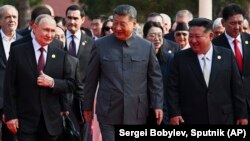 მარცხნიდან: რუსეთის, ჩინეთისა და ჩრდილოეთ კორეის ლიდერები - ვლადიმირ პუტინი, სი ძინპინი და კიმ ჩენ ინი. პეკინი, 3 სექტემბერი, 2025.