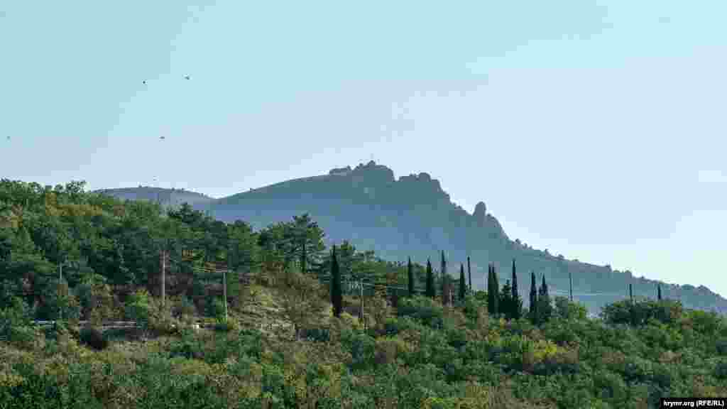 Майже з тієї ж точки – вигляд на протилежну сторону, на Демерджі