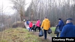 Субботник на окраине Вологды. Фото Сергея Городишенина