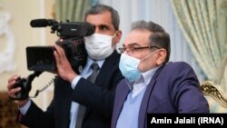 علی شمخانی (راست)