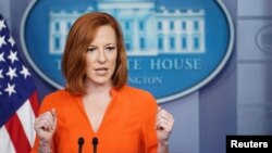 Джен Псакі вакцинована від COVID-19 і каже, що має легкі симптоми