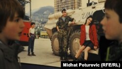 Sa izložbe 'Moda pod opsadom', april 2012.