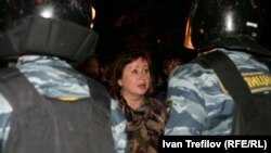 Ольга Романова знает, как вести себя с полицией. Полиция не всегда знает, как вести себя с ней.