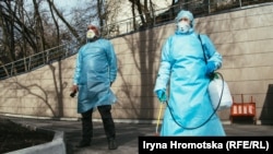 «Родина перебуває вдома, під наглядом сімейного лікаря й лікується від грипу», – повідомив директор департаменту охорони здоров’я обласної адміністрації Валерій Сердюк