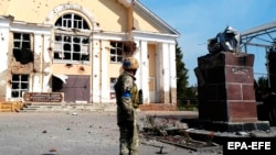 Український військовий у райцентрі Суджа в Курській області, архівне фото, серпень 2024 року