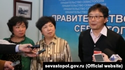 Представители китайской фирмы и Сергей Фан общаются с прессой по итогам встречи с Сергеем Меняйло