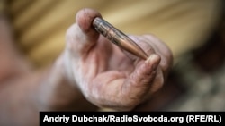 Це фото було зроблене на позиціях українських військ біля Красногорівки, яка зазнала обстрілу і цього дня