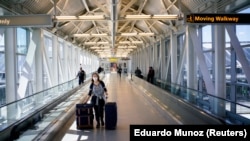 З 8 листопада іноземні громадяни допускатимуться у США при наданні сертифіката про вакцинацію