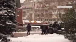 «Грады», миномет и автоматы: 23 февраля в Симферополе (видео) «Грады», миномет и автоматы: 23 февраля в Симферополе (видео)