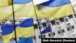 «Ми вітаємо наявний прогрес та заохочуємо повну імплементацію Угод про асоціацію та Глибокі й всеосяжні зони вільної торгівлі з Грузією, республікою Молдова та Україною», йдеться в документі