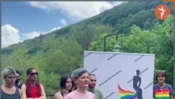 "ქვიარ ადამიანებს დედები ვამაყობთ ჩვენი შვილებით და ვერთიანდებით მათ მხარდასაჭერად" "ქვიარ ადამიანებს დედები ვამაყობთ ჩვენი შვილებით და ვერთიანდებით მათ მხარდასაჭერად"