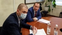Дмитрий Кубрак (справа) с адвокатом на пресс-конференции в заблокированном им здании "Ростовводоканала", ноябрь 2021 года. Фото из архива автора