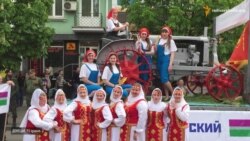 У Донецьку відсвяткували річницю так званого «референдуму» У Донецьку відсвяткували річницю так званого «референдуму»