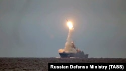 Hipersonična krstareća raketa Cirkon lansirana je sa ruske fregate Admiral Gorškov tokom testiranja u Belom moru. (arhivska fotografija)