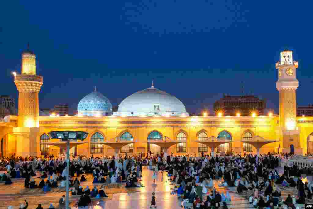 Мақбараи рӯҳонии шиамазҳаби қарни 12 Абдулқодири Ҷилонӣ. Бағдод, Ироқ, 6 июн 