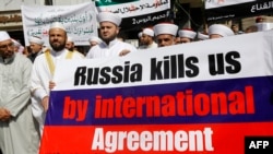 Демонстрация протеста суннитов у российского посольства в Бейруте