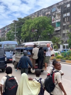 Сергей пытается воспользоваться общественным транспортом на Занзибаре