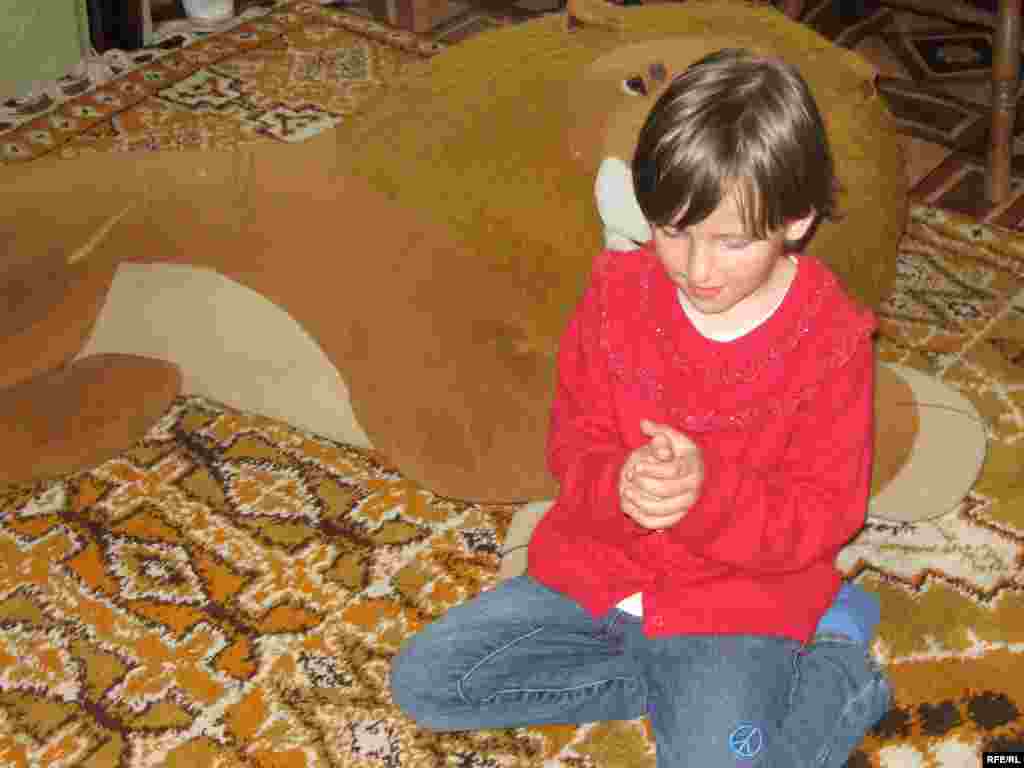 6-річну Лесю удочеряє родина українців із США