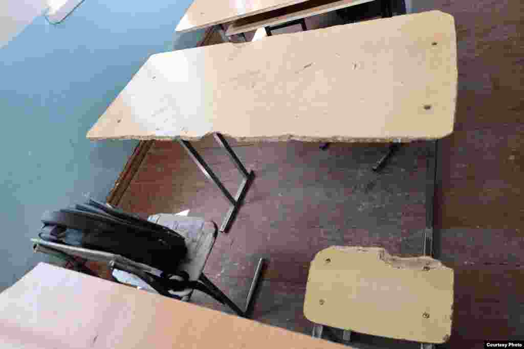 Ҳолати яке аз синфхонаҳо дар мактабе дар Ҳисорро вазорати маорифи Тоҷикистон дар Фейсбук нашр намуд