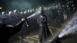 Protesti širom Turske zbog hapšenja gradonačelnika Istanbula, uprkos zabrani okupljanja Protesti širom Turske zbog hapšenja gradonačelnika Istanbula, uprkos zabrani okupljanja