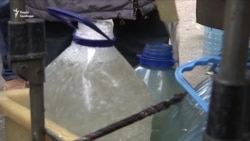 Зневоднений Торецьк у чергах до водовозів (відео) Зневоднений Торецьк у чергах до водовозів (відео)