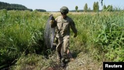 Установка заграждения на литовско-белорусской границе, июль 2021 года