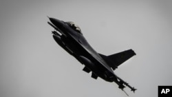 Două avione F-16 au monitorizat drona rusească din spațiul aerian românesc - fotografie generică.