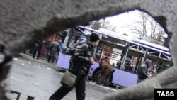 Украина. Донецк. 22 января. На месте обстрела троллейбуса и остановки общественного транспорта